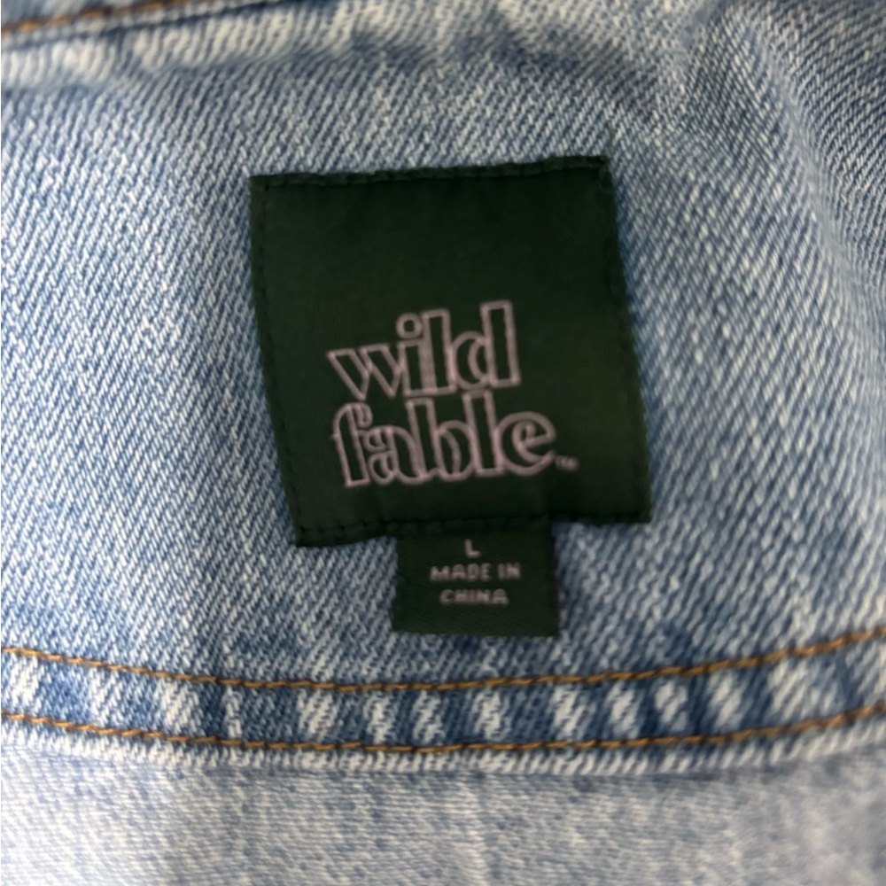 Wild Fable Light Washed Distressed Denim Jacket Cropped Fit Women’s Size Large - Picture 3 of 9